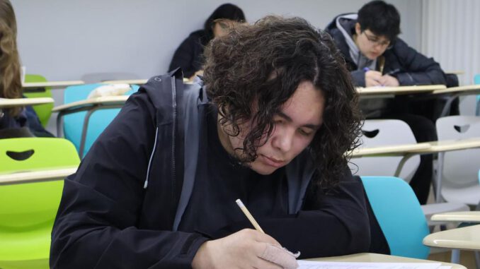 Estudiantes participando en la primera fecha de las Olimpiadas de Química 2026 en la UFRO