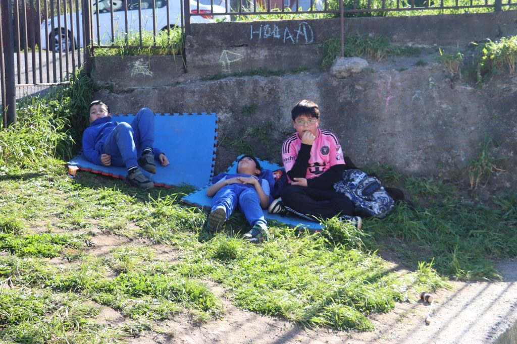 Niños y familias participando en una celebración de Fiestas Patrias del Programa 4 a 7 en Villarrica