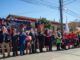 Alcalde y delegaciones sociales desfilando durante las Fiestas Patrias en la comuna de Purén