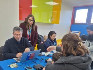 Funcionarios del Registro Civil realizando operativo en terreno para la entrega de cédulas de identidad en La Araucanía