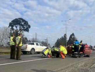 Personal de emergencia y concesionaria realizando un simulacro de accidente en la Ruta 5 Sur