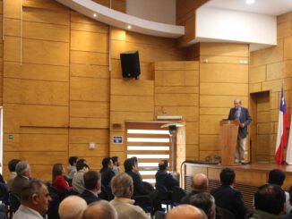 Participantes en el seminario de Cooperativas del Sur discutiendo sobre el desarrollo economico y empresarial