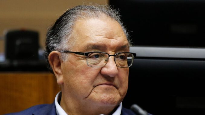 El senador Francisco Huenchumilla detallando el nuevo proyecto de ley para el acceso a la vivienda en Chile