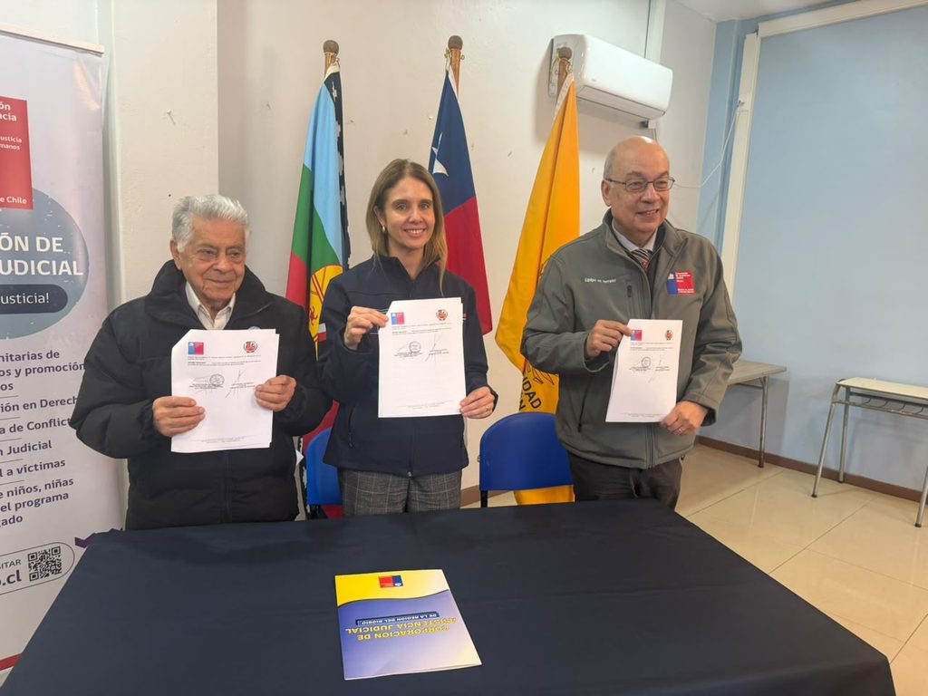 Autoridades y ciudadanos participando en el Día Nacional de Acceso a la Justicia en Traiguén