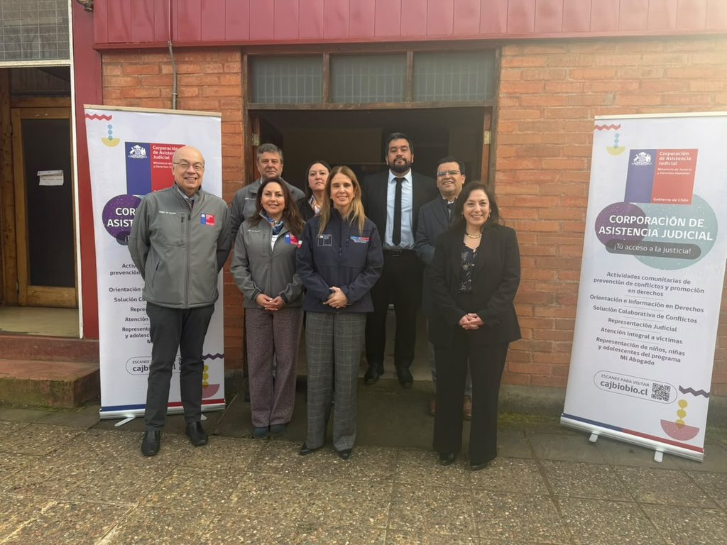 Autoridades y ciudadanos participando en el Día Nacional de Acceso a la Justicia en Traiguén