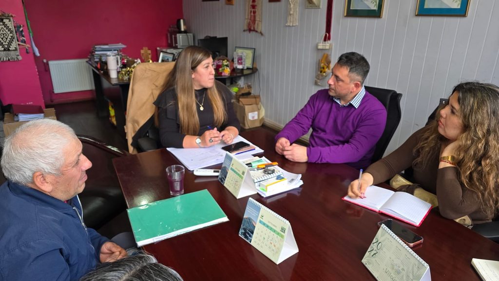 Reunión de trabajo entre el Seremi de Transportes y la alcaldesa de Vilcún para mejorar recorridos de buses