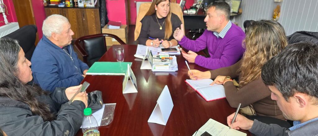 Reunión de trabajo entre el Seremi de Transportes y la alcaldesa de Vilcún para mejorar recorridos de buses