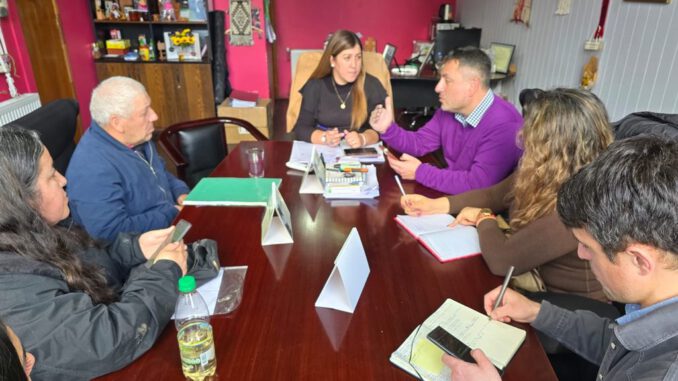 Reunión de trabajo entre el Seremi de Transportes y la alcaldesa de Vilcún para mejorar recorridos de buses
