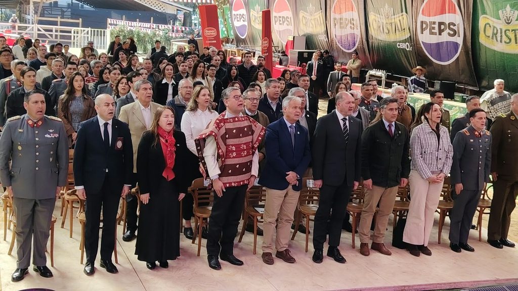 Inauguración de la trigésima versión de la feria Aires del Ñielol en Temuco con autoridades regionales