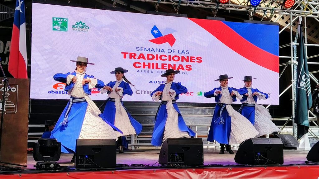 Inauguración de la trigésima versión de la feria Aires del Ñielol en Temuco con autoridades regionales