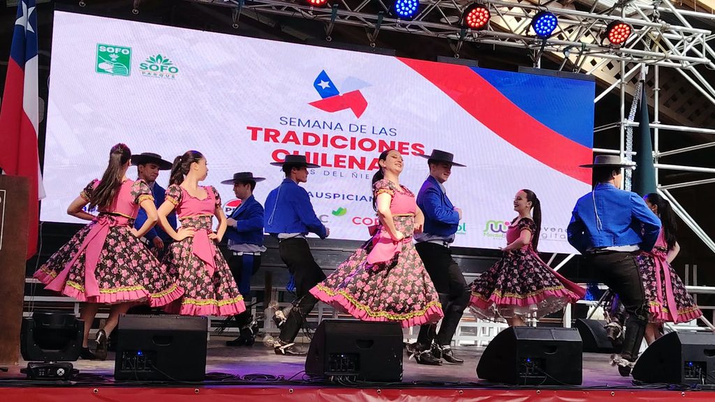 Inauguración de la trigésima versión de la feria Aires del Ñielol en Temuco con autoridades regionales