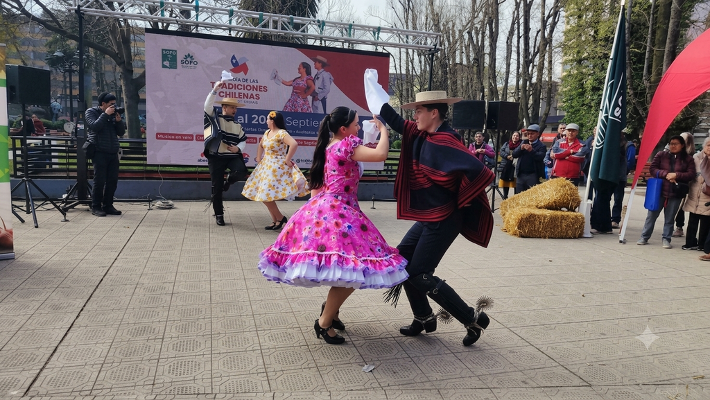 Lanzamiento oficial de la Semana de las Tradiciones Aires de Ñielol en Temuco con gastronomía y artesanía