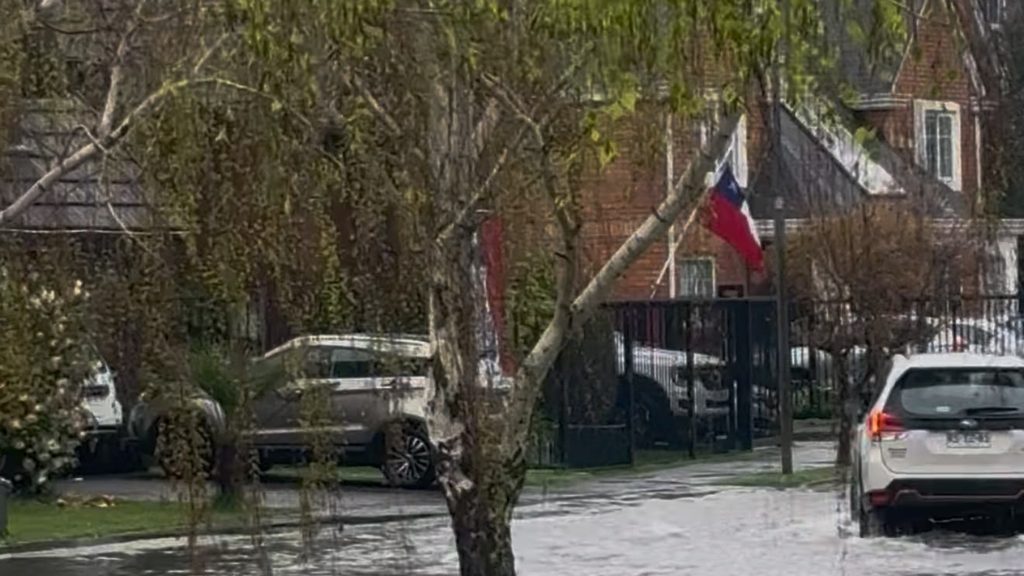 Temporales en La Araucanía: desborde de ríos provoca evacuaciones y deja aislada a Curarrehue