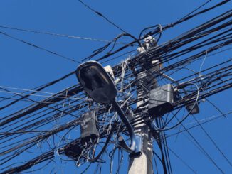 Calles de Temuco afectadas por telarañas de cables aéreos incluidos en el plan Chao Cables de la Subtel