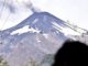 Columna de humo y actividad magmática en el cráter del volcán Villarrica durante su reciente proceso de reactivación