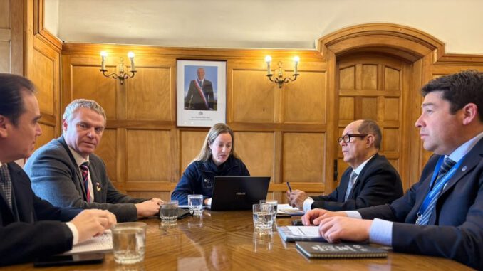 Alcalde de Villarrica reunido en La Moneda para gestionar proyectos de empleo