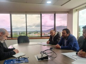 El alcalde Frann Barbieri reunido con directivos de Aguas Araucanía para coordinar proyectos hídricos y comunitarios en Purén