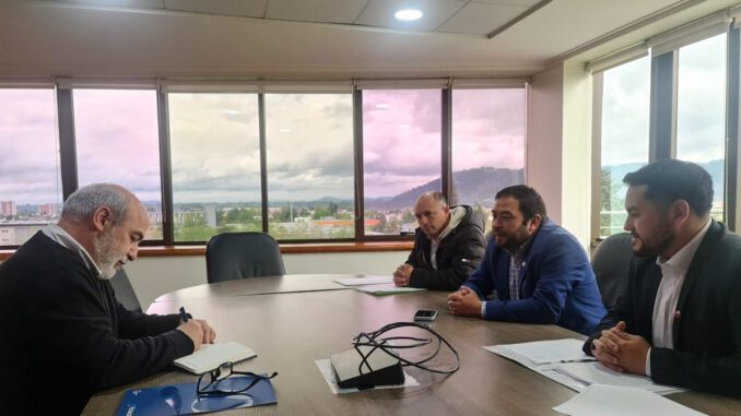 El alcalde Frann Barbieri reunido con directivos de Aguas Araucanía para coordinar proyectos hídricos y comunitarios en Purén