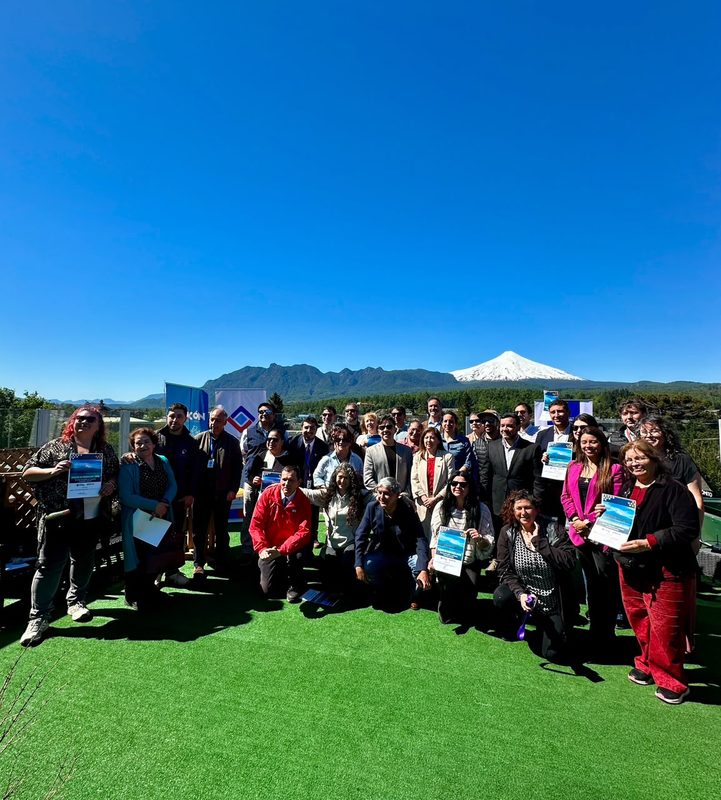 Paisaje natural de la Araucanía Lacustre con un enfoque en el turismo sostenible y la protección del medio ambiente.