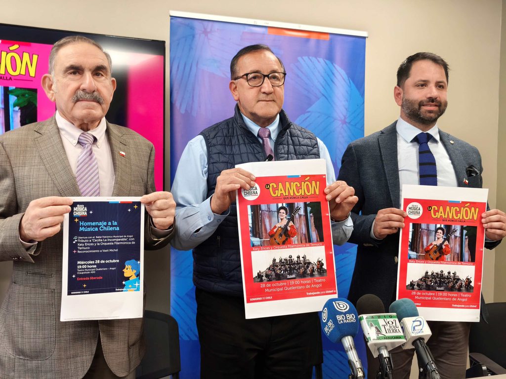 Autoridades presentando el Homenaje a la Música Chilena en el Teatro Municipal de Angol