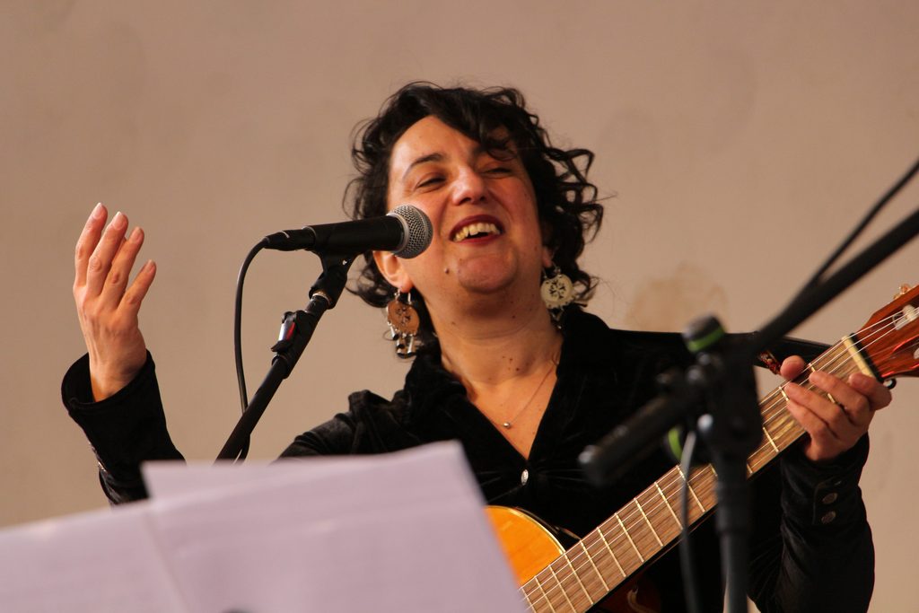 Autoridades presentando el Homenaje a la Música Chilena en el Teatro Municipal de Angol