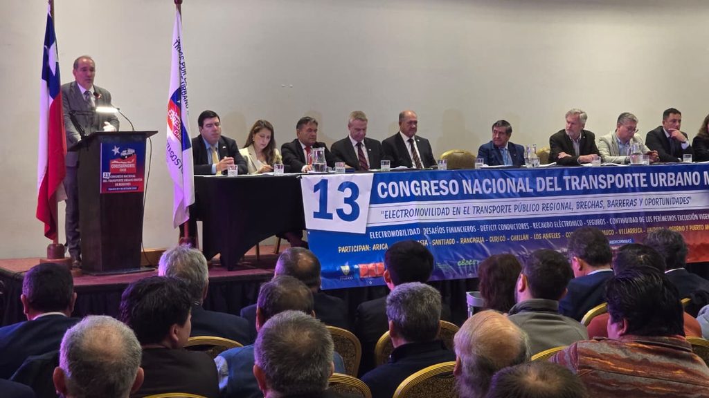 El biministro Louis de Grange inaugurando el XIII Congreso Coresurnorte en Temuco enfocado en la electromovilidad