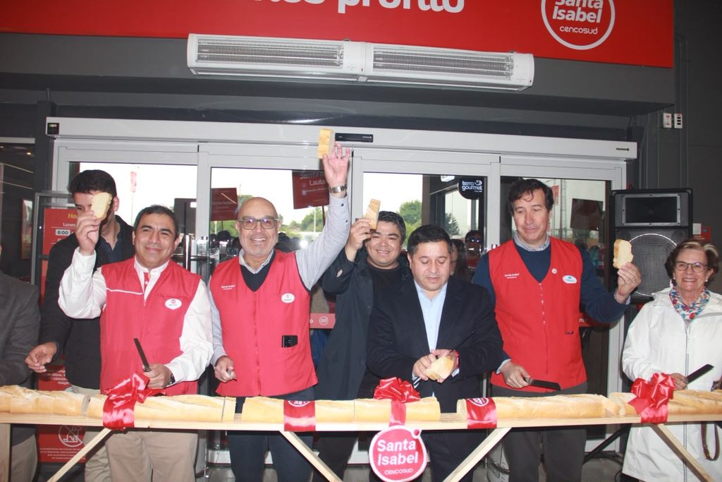 Fachada del nuevo supermercado Santa Isabel inaugurado por Cencosud en la comuna de Lautaro