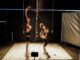 Escena de la obra K_OS de la compañia Soma Praxis combinando circo contemporaneo y audiovisuales