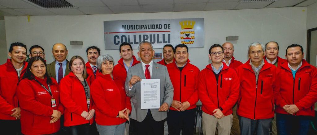 Alcalde de Collipulli y equipos municipales celebran la adjudicación de fondos por gestión