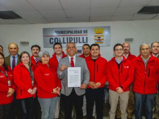 Alcalde de Collipulli y equipos municipales celebran la adjudicación de fondos por gestión