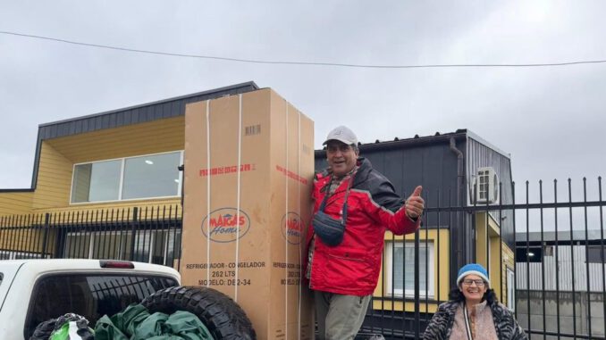 Entrega de refrigeradores de CONADI a familias mapuche afectadas por inundaciones en Pitrufquén