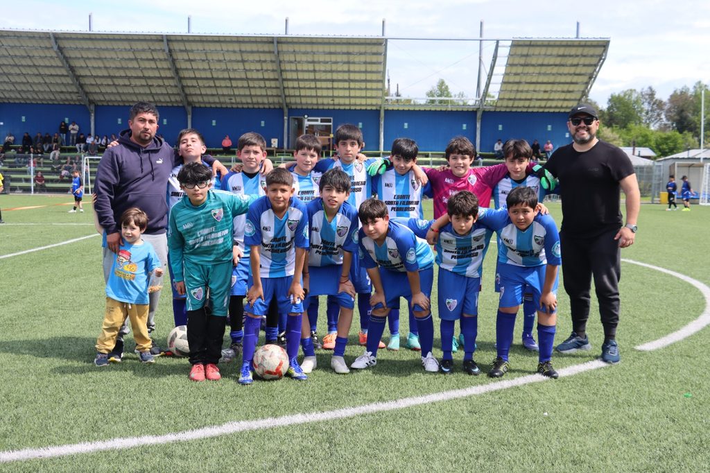 Ninos participando en la Copa Aniversario de futbol formativo del Club Union Lican Ray