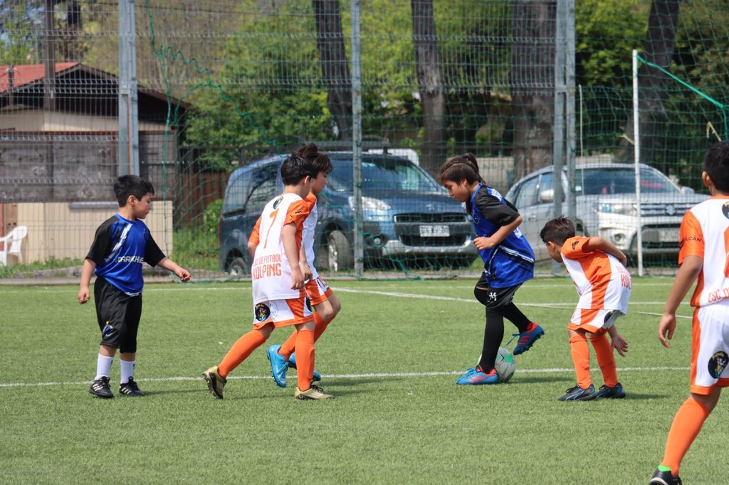 Ninos participando en la Copa Aniversario de futbol formativo del Club Union Lican Ray