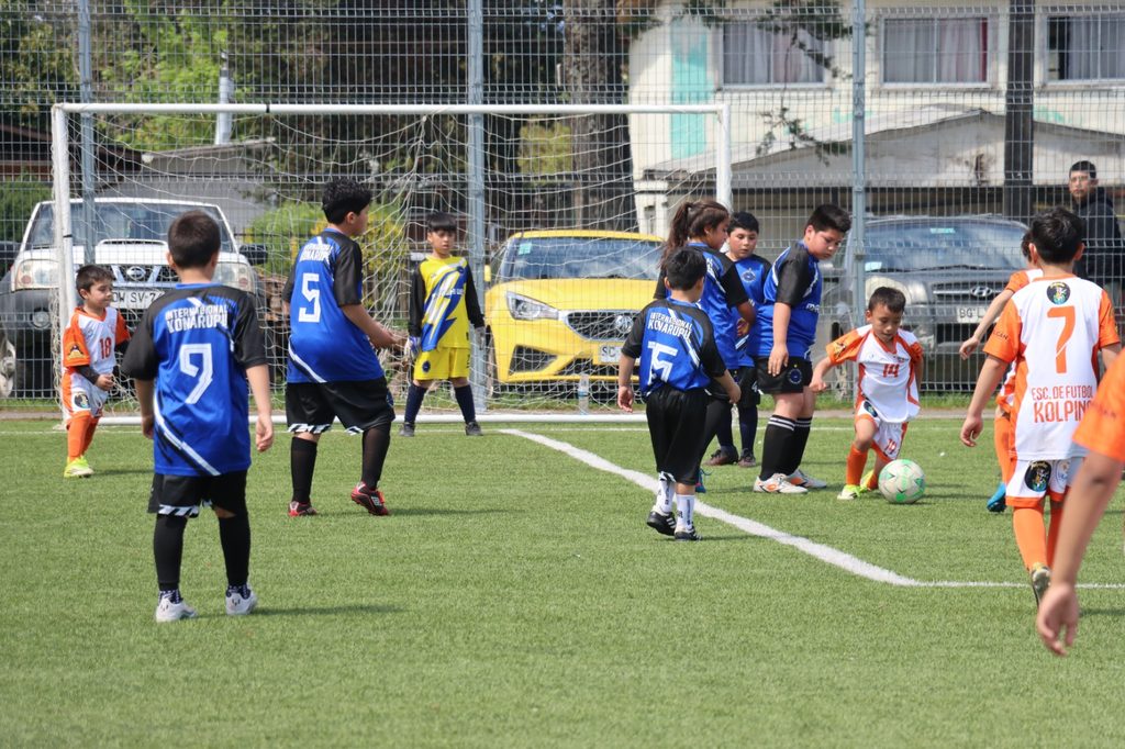 Ninos participando en la Copa Aniversario de futbol formativo del Club Union Lican Ray