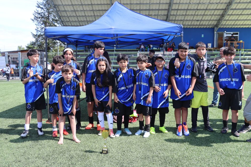 Ninos participando en la Copa Aniversario de futbol formativo del Club Union Lican Ray