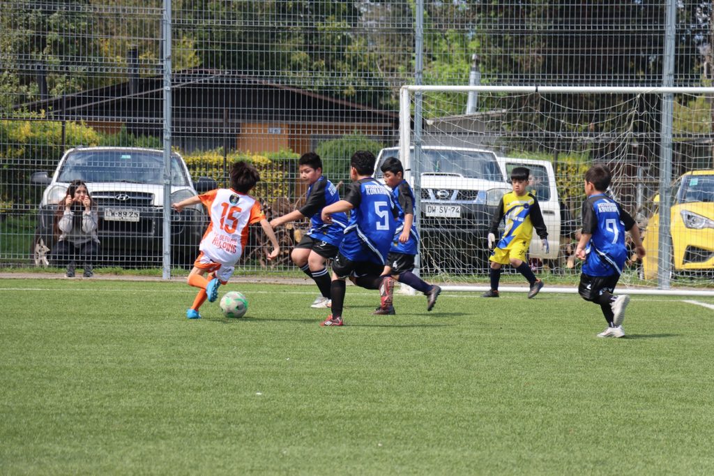 Ninos participando en la Copa Aniversario de futbol formativo del Club Union Lican Ray