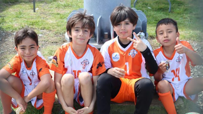 Ninos participando en la Copa Aniversario de futbol formativo del Club Union Lican Ray
