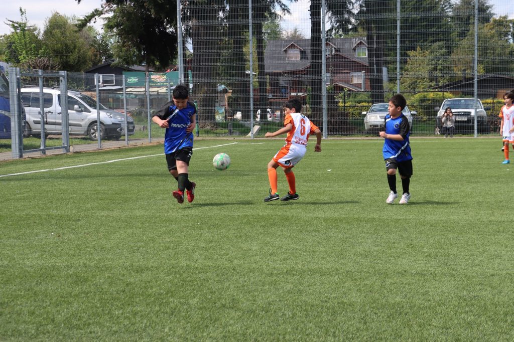 Ninos participando en la Copa Aniversario de futbol formativo del Club Union Lican Ray