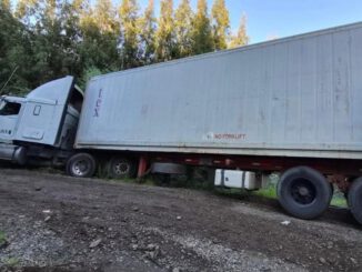 Camión de transporte de carga recuperado por Carabineros tras robo de salmones en La Araucanía
