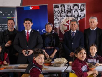 Estudiantes y docentes participando en actividades de educacion patrimonial en La Araucania
