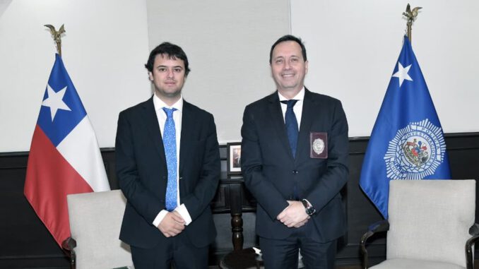 Diputado Eduardo Cretton en reunión con autoridades policiales sobre la presencia de la PDI en Traiguén