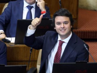 El diputado Eduardo Cretton destacando la aprobación del proyecto sobre las Reglas de Uso de la Fuerza para Carabineros y FF AA.