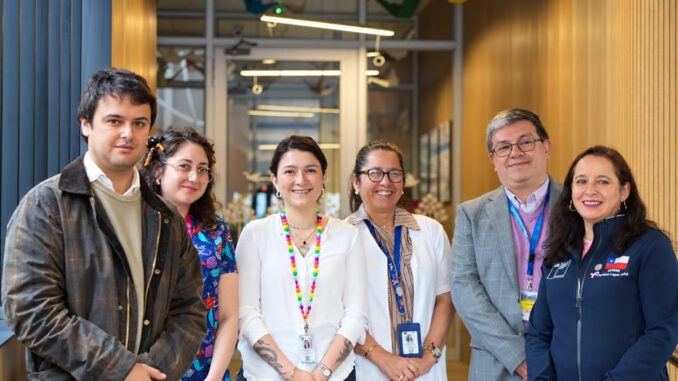 Visita al Hospital Regional de Temuco por el cierre del mes rosa para promover la mamografía