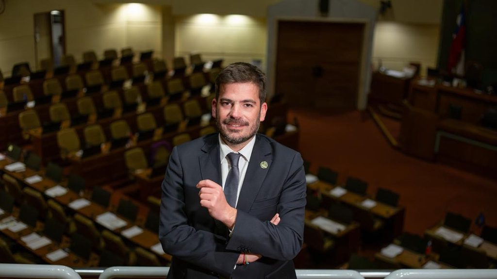 Diputado Montalva presenta denuncia ante la Fiscalía por administración desleal tras pérdidas en el Fondo e de las AFP