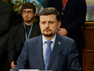 El diputado Stephan Schubert criticando la solicitud contra el embajador de Estados Unidos en Chile