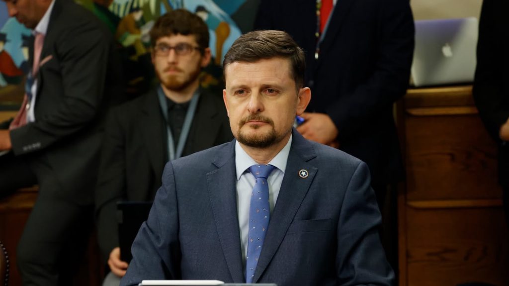 Diputado Stephan Schubert califica de irresponsable a la izquierda por solicitar la expulsión del embajador de ee.UU.