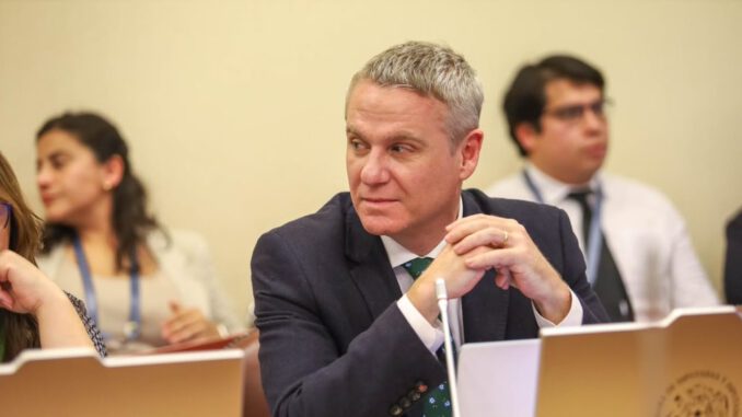 El diputado Tomas Kast junto a alcaldes de La Araucania en reunion con la Subdere