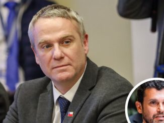 El diputado Tomas Kast junto a otros parlamentarios en el Congreso Nacional