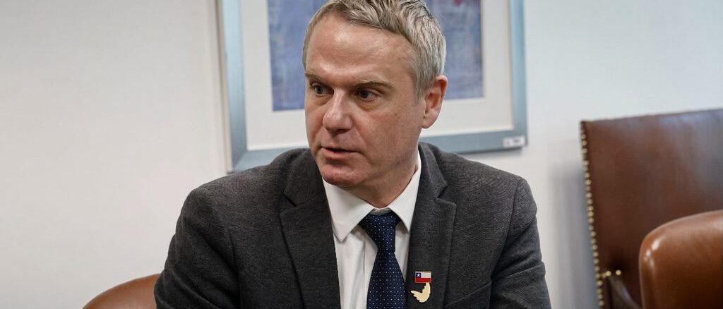 El diputado Tomas Kast en el Congreso respaldando el proyecto para endurecer la libertad condicional