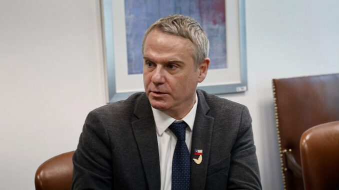 El diputado Tomas Kast en el Congreso Nacional respaldando el proyecto que endurece la libertad condicional.